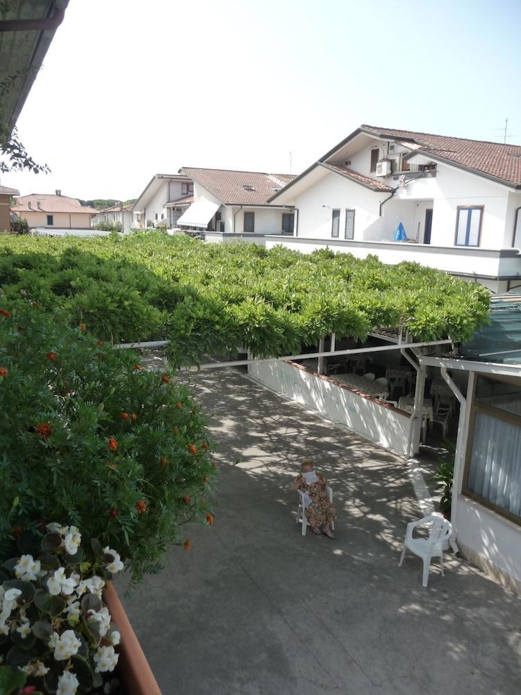 Meublè Andrea Doria Hotel Torre del Lago Puccini Exterior foto